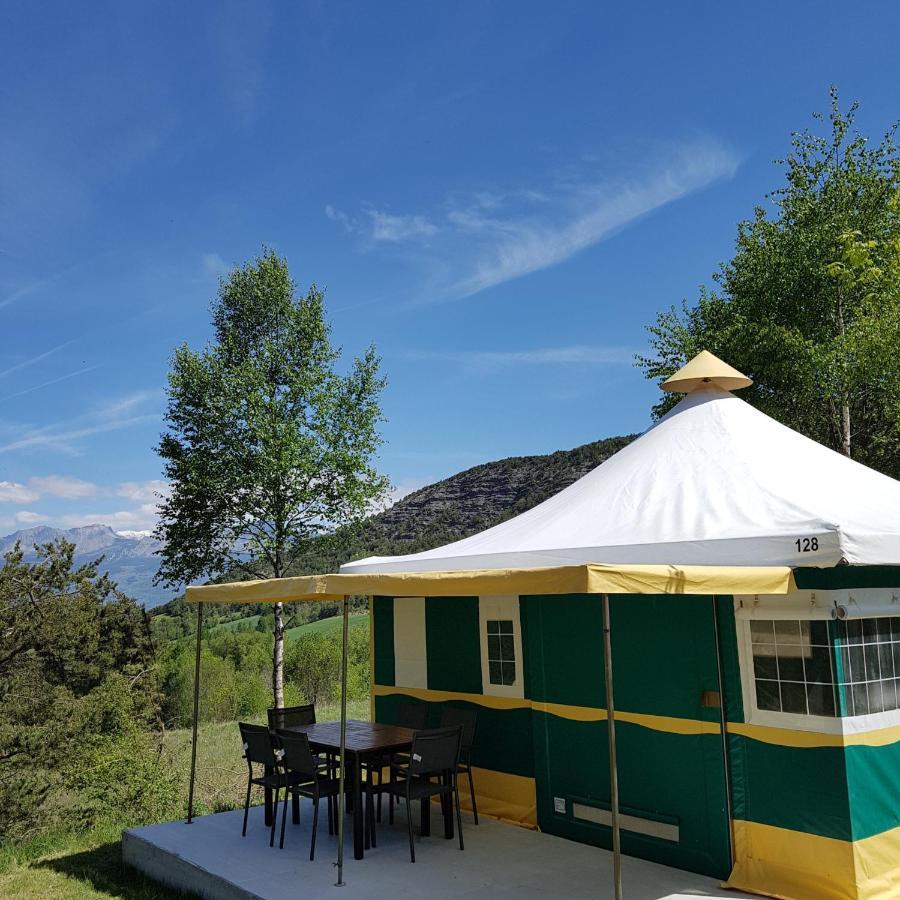 Village De Chalets Et Camping La Pierre De L'Aigle La Breole ภายนอก รูปภาพ